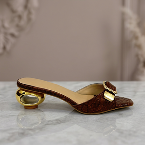Sandalias Elegantes de Tacón Medio con Hebilla Dorada y Punta Cuadrada, de Piel Sintética Grabada Marrón, Estilo Slip-On para Todas las Estaciones, Zapatos de Mujer - Product Image 5