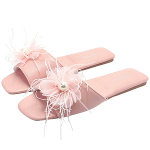 Sandales d'été pour femmes en cuir PU style français avec fleurs en plumes, semelle en caoutchouc antidérapante, pour l'intérieur - Product Image 5