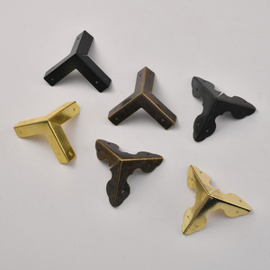 Wenzhou Platinum Link Antique Bronze Metal <b>Corner</b> <b>Protectors</b> For Wooden Boxes Modern Simple Style Edge Guards - Product Image 1