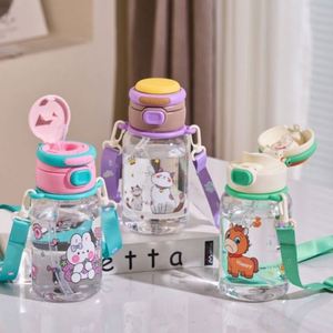 ขวดน้ำพลาสติก PC ขนาด 650 มล. สำหรับเด็ก ลายการ์ตูนน่ารัก พกพาสะดวก แก้วน้ำสำหรับฤดูร้อนไปโรงเรียน พร้อมหลอด - Product Image 4
