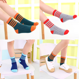 Calcetines de algodón peinado suave a rayas de colores personalizados OEM <span class=keywords><strong>para</strong></span> bebés, niños pequeños, y niños/as, calcetines escolares de algodón <span class=keywords><strong>para</strong></span> niños/as. - Product Image 4
