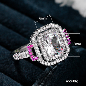 Anello con Cristallo Rosa Taglio Principessa Quadrato per Donne, Elegante Accessorio Moda per Uso Quotidiano e Feste - Product Image 5