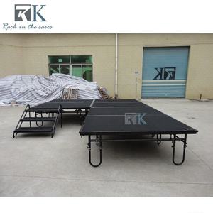 Scène mobile pliable en acier noir RK avec tapis, capacité de charge de 800 kg/m, 4x8 pieds, hauteur réglable et roues pour événements hôteliers - Product Image 6