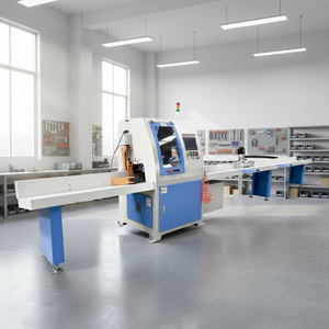 La sega a taglio automatico rileva accuratamente le dimensioni del materiale, garantendo un taglio preciso per il taglio di <span class=keywords><strong>pallet</strong></span> e travi <span class=keywords><strong>in</strong></span> <span class=keywords><strong>legno</strong></span>. - Product Image 1