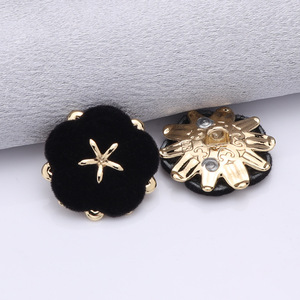 2025 Cao Cấp Ánh Sáng Sang Trọng Nhung Kẽm Hợp Kim Hình Chữ Nhật Hoa Hình Dạng Hạt Mạ Tay Khâu Chân Nút Ăn Mặc - Product Image 1