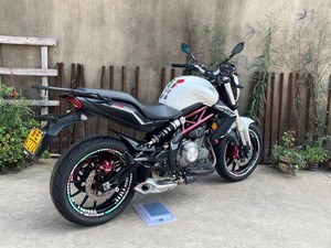 <span class=keywords><strong>Benelli</strong></span> Huanglong 300 de 300 cc - Bicilíndrico refrigerado por agua, bajo mantenimiento, asiento cómodo y manejo estable - Product Image 6