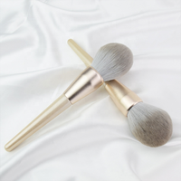 Outil de beauté professionnel manche en bois bio sablage or platine unique grand pinceau de maquillage en poudre