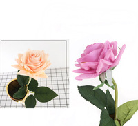 Vente en gros de roses artificielles en soie de haute qualité, faites à la main, toucher réel, longues tiges, petites pétales de rose en satin, décoration pour la maison, pour la remise des diplômes