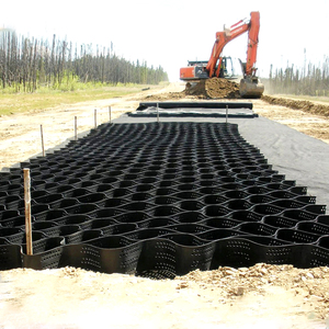 Géocellules HDPE Premium par Terram pour murs de soutènement extérieurs, passerelle lisse, capacité de conception de modèle 3D, PE durable, pentes raides - Product Image 3