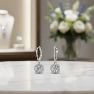 Orecchini a Cerchio Mikimoto con Diamanti, Argento 925, Taglio Brillante Rotondo, Montatura a Griffe, Gioielli Classici da Sposa per Donna - Product Image 2