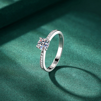 Bague en argent 925 raffiné avec moissanite, design personnalisé 0,5 carat pour femme, charme intemporel, cadeau d'anniversaire, vente en gros