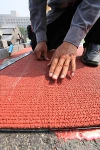 Rollo de pista de atletismo de goma prefabricado de 9mm-13mm aprobado por WAF/IAAF - Product Image 3