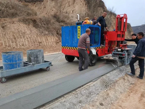 Machine à extruder de pavés en béton, machine à gouttières, 75 kW, haute efficacité, 2000 m/min, à vendre, composant principal du moteur, bordure de route, bordure de trottoir - Product Image 3