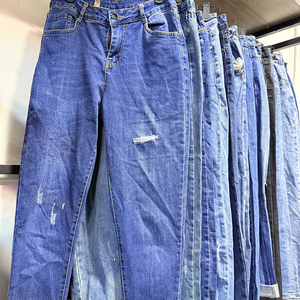 Vente en gros usine de vêtements d'occasion pour femmes et hommes : Jeans skinny, jeans déchirés en coton, lots de surplus en liquidation, et jeans baggy pour femmes. - Product Image 3