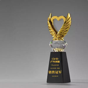 Trofeo di cristallo con cuore e cuore in metallo argento chiaro e argento trasparente personalizzato con finitura lucida <span class=keywords><strong>nero</strong></span> Base artigianale unica fata - Product Image 4