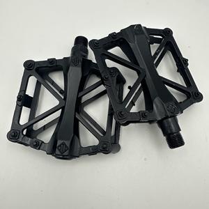 Pédales de vélo en alliage d'aluminium, accessoires de cyclisme pour vélo de route, conception à roulement à billes, options multicolores, fabriqué en Chine, emballage sous blister - Product Image 3