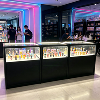 Vitrine multifonctionnelle pour cartes à collectionner Fanghua avec cadre métallique, panneau en bois et verre, éclairage LED et roulettes