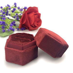 New best-selling velvet hexagon ring box jewelry box velvet jewelry box factory customized LOGO