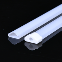 Étui rigide pour bandes LED : étanche, résistant à la chaleur, convient aux panneaux de 12 mm de large, idéal pour l'éclairage des armoires, des vitrines et des congélateurs