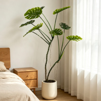 Arbres artificiels à tige haute en plastique de haute qualité, modernes, luxueux, résistants aux UV, pour la décoration intérieure des espaces commerciaux