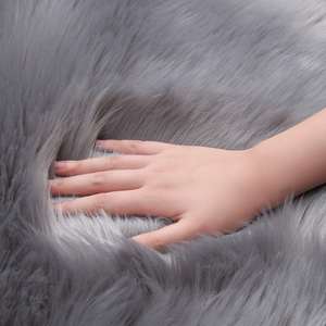 Vente en gros de tapis moelleux de luxe en fausse fourrure coussin de fenêtre en <span class=keywords><strong>baie</strong></span> tapis <span class=keywords><strong>pas</strong></span> <span class=keywords><strong>cher</strong></span> de couleur unie en fausse peau de mouton épais cheveux longs jeter - Product Image 4