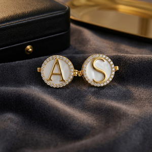 SARVOTTAM Bouton de col émaillé unisexe en or jaune 14 carats avec diamants naturels sertis micro-pavé, cadeau de mariage ou d'anniversaire - Product Image 3
