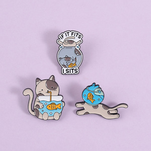 Pins de solapa de esmalte suave personalizados con diseño de gato, sin MOQ, bonitos broches de animales y peces para mochilas y sombreros, al por mayor - Product Image 3