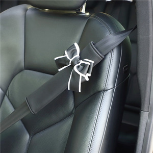 Coussin de ceinture de sécurité de voiture en soie glacée avec nœud, noir et blanc, pour l'été - Product Image 2