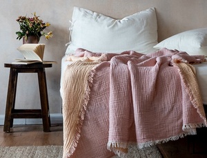 Double <span class=keywords><strong>couleur</strong></span> 4 couches gaze bébé couvertures d'emmaillotage mousseline 100% coton bio jeter 2 couleurs respirant gaze couverture avec pompon - Product Image 2