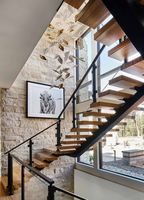 Poutre d'escalier flottante en acier galvanisé haute résistance pour usage intérieur moderne en hôtel, compatible avec des marches en béton/bois/marbre, conception libre