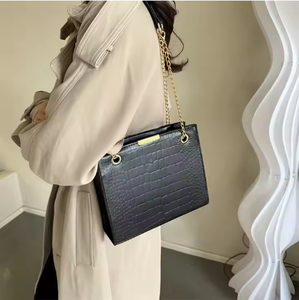中国网上市场批发女性十字弓斜挎包手袋优质鳄鱼纹PU皮革肩包 - Product Image 5