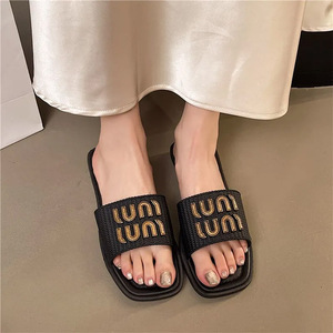 Fabrika doğrudan toptan kare ayak terlik kadın terlik düz tasarımcılar bayanlar için terlik - Product Image 6