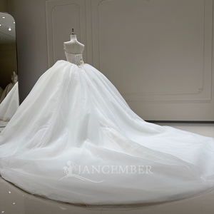 Vestido de Novia Moderno Xx90 Color Marfil, Sin Tirantes, con Corsé de Encaje, Falda de Tul Voluminoso Estilo Princesa, Cola Capilla - Product Image 5