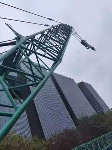 Bonne condition Fomaus utilisé Kobelco 80 tonnes grue sur chenilles vente chaude prix d'usine avec moteur principal pompe de boîte de vitesses - Product Image 3