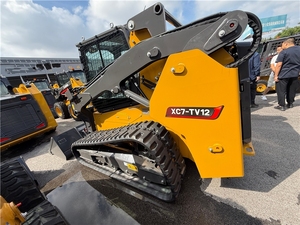 Nouvelle mini-chargeuse sur pneus Xc7-TV12, conception compacte pour une utilisation agricole, travail dans les espaces étroits, avec une forte capacité de levage de la benne et un mouvement stable - Product Image 4