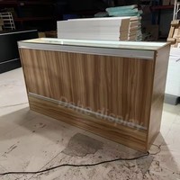 Prix moins cher 6 pieds fumée boutique vitrine dispensaire affichage comptoir vitrines en verre en bois avec lumière LED
