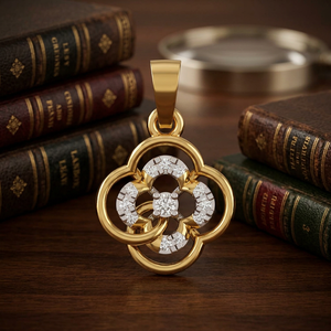 Pendentif en or et diamant, design fleur à quatre feuilles, charme luxueux, collier en or pour femme, accessoire - Product Image 1