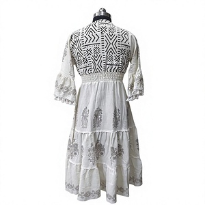 Robe longue formelle chic bohème vintage à motif floral 100 % chanvre et coton blanc, col en V, manches lanternes, taille haute, à franges, coupe ample et écologique - Product Image 2
