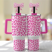 Design personnalisé Highland Cow Gobelet à bottes en silicone imprimé guépard rose avec nœud en silicone et paille pour capuchon Stanley