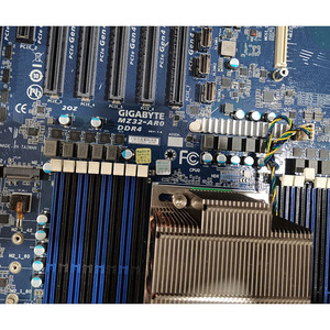 Placa base para servidor GIGABYTE MZ32-AR0 Single SP3 AMD 7003 7002 E-ATX, 16 <span class=keywords><strong>x</strong></span> <span class=keywords><strong>DDR4</strong></span> RECC, 7 <span class=keywords><strong>x</strong></span> ranuras PCIe, SlimSAS M.2 - Product Image 3