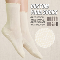 Chaussettes de yoga personnalisées pour femmes avec logo, chaussettes de yoga mi-mollet antidérapantes pour femmes, chaussettes de Pilates professionnelles antidérapantes