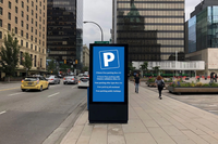 Affichage numérique sur pied pour extérieur avec indice de protection IP65 et luminosité élevée de 3500 nits