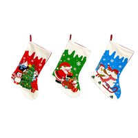 Nouvelles chaussettes de Noël en polyester brodées tendance, grande capacité, sac cadeau suspendu avec un design traditionnel