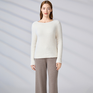 Pull en laine blanc tricoté à manches longues et col bateau pour femme, pull-over doux et moelleux, collection automne - Product Image 1