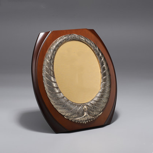 <span class=keywords><strong>Militar</strong></span> de madera placas de madera de roble placas de grabado de <span class=keywords><strong>placa</strong></span> de madera de la forma redonda - Product Image 3