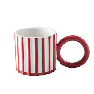 Mug en céramique à rayures, design bordeaux, style minimaliste, grande poignée, vaisselle de fête, origine Chaozhou - Product Image 1