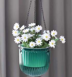 Lot de 2 pots suspendus auto-arrosants en plastique PP de 6,5 pouces pour plantes d'intérieur/extérieur avec trous de drainage et niveau d'eau visible pour la maison - Product Image 4