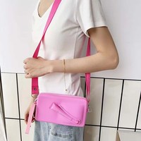 Sac cosmétique en silicone de luxe avec design créatif 3D, bandoulière, rangement pour téléphone portable, étanche et antichoc