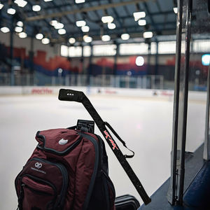 Sac de hockey à roulettes Vik-Max Pro |   Sac à équipement de grande capacité avec support pour bâton |   Résistant aux déchirures pour les commandes d'équipe - Product Image 6