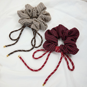 Chouchou à carreaux rouges et marron avec nœud en tissu, accessoire décontracté pour queue de cheval - Product Image 4